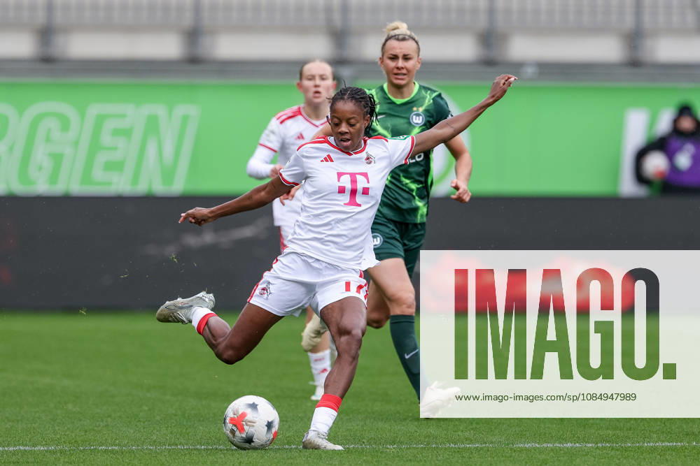 Lydia Andrade, 1 FC Köln, 17 with the ball, single frame, full body, action, game scene, DFB REGULATIONS PROHIBIT ANY USE OF PHOTOGRAPHS AS SEQUENCE IMAGES AND OR VIDEO-LIKE PHOTO SERIES DFB REGULATIONS PROHIBIT ANY USE OF PHOTOGRAPHS AS IMAGE SEQUENCES AND OR QUASI-VIDEO, October 24, 2026, Wolfsburg, Germany, Soccer, Google Pixel Women’s Bundesliga, VfL Wolfsburg vs. 1 FC Köln