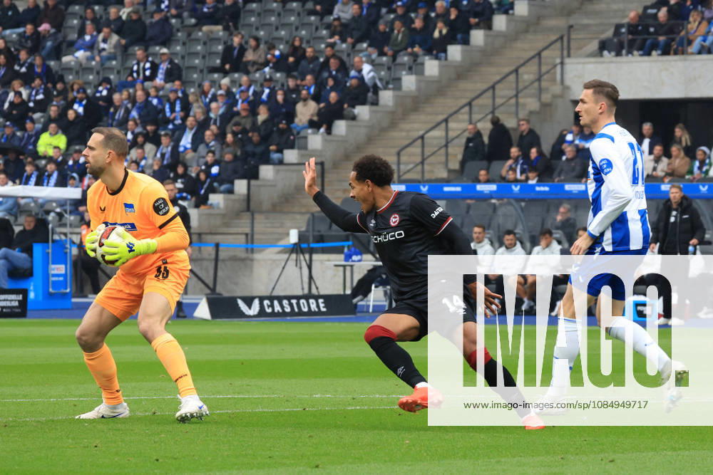 Germany, Soccer, Bundesliga 2, Matchday 9, 2026–2027 Season, Berlin Olympic Stadium, Hertha BSC vs. Arminia Bielefeld Marius Gersbeck Hertha BSC Berlin 35, Niklas Kolbe, Hertha BSC Berlin 27, Monju Momuluh, Arminia Bielefeld 14. 2. Bundesliga. DFB and DFL regulations prohibit any use of photographs as image sequences and or quasi-video. nordphoto GmbH, Engler, Berlin, Berlin Olympic Stadium, Berlin, Germany