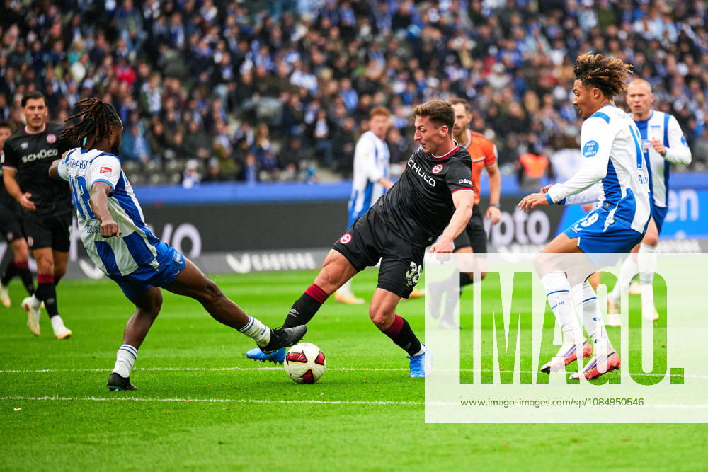 Deyovaisio Zeefuik, Hertha BSC, 42; Marius Woerl, Arminia Bielefeld, 38, Oluwaseun Victor Adewumi, Hertha BSC, 19, GER, Hertha BSC vs. Arminia Bielefeld, 2. Bundesliga, 2026–27 season, Matchday 9, October 24, 2026 DFL regulations prohibit any use of photographs as image sequences and or quasi-video GER, Hertha BSC vs. Arminia Bielefeld, 2. Bundesliga, 2026–27 season, Matchday 9, October 24, 2026, Berlin