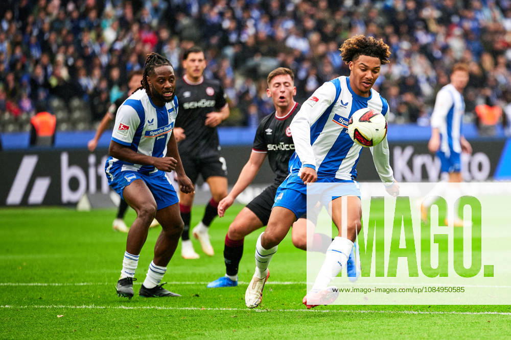 Deyovaisio Zeefuik, Hertha BSC, 42; Marius Woerl, Arminia Bielefeld, 38, Oluwaseun Victor Adewumi, Hertha BSC, 19, GER, Hertha BSC vs. Arminia Bielefeld, 2. Bundesliga, 2026–27 season, Matchday 9, October 24, 2026 DFL regulations prohibit any use of photographs as image sequences and or quasi-video GER, Hertha BSC vs. Arminia Bielefeld, 2. Bundesliga, 2026–27 season, Matchday 9, October 24, 2026, Berlin