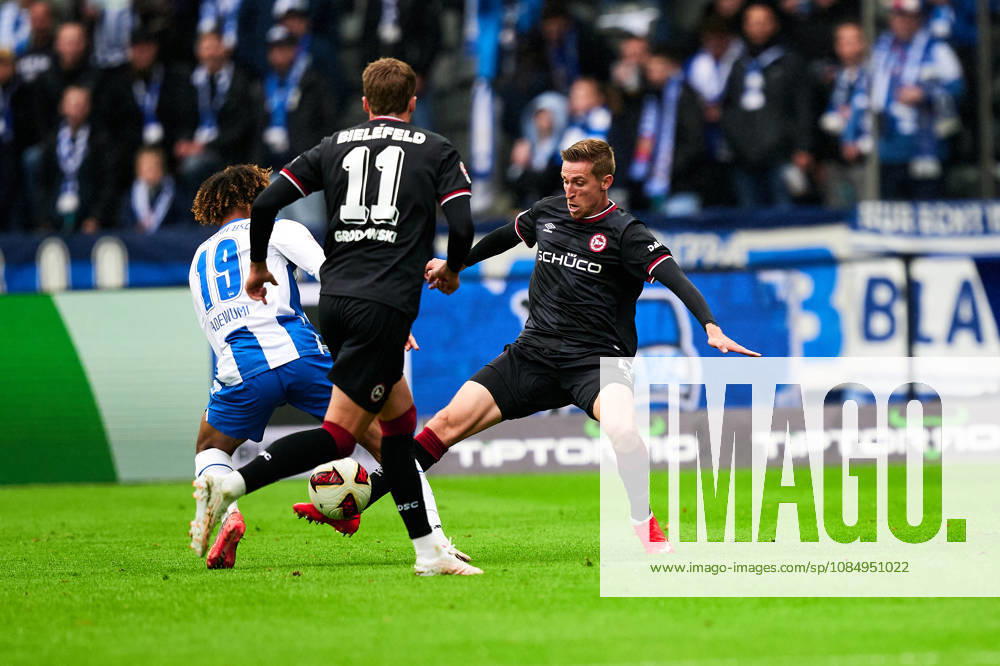 Oluwaseun Victor Adewumi, Hertha BSC, 19, Arne Sicker, Arminia Bielefeld, 17, GER, Hertha BSC vs. Arminia Bielefeld, 2. Bundesliga, 2026–27 season, Matchday 9, October 24, 2026 DFL regulations prohibit any use of photographs as image sequences and or quasi-video GER, Hertha BSC vs. Arminia Bielefeld, 2. Bundesliga, 2026–27 season, Matchday 9, October 24, 2026, Berlin