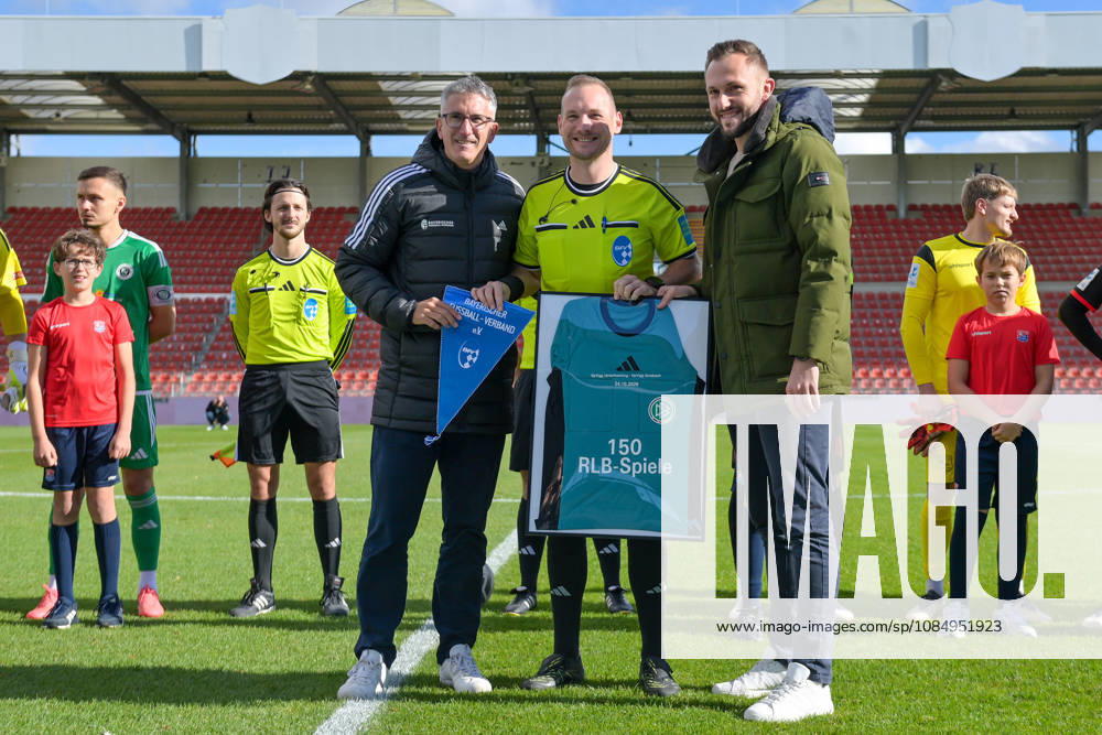 Stefan Treiber, referee, will officiate his 150th Regionalliga match today and will be honored before the game, October 24, 2026, Unterhaching, Germany, soccer, Bavarian Regionalliga, SpVgg Unterhaching vs. SpVgg Ansbach