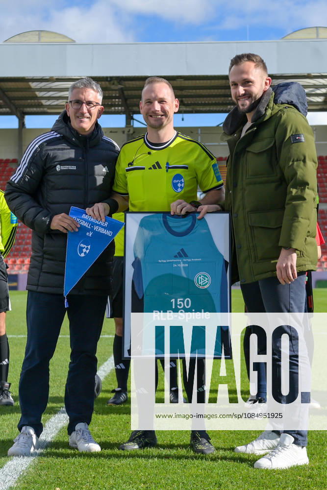 Stefan Treiber, referee, will officiate his 150th Regionalliga match today and will be honored before the game, October 24, 2026, Unterhaching, Germany, soccer, Bavarian Regionalliga, SpVgg Unterhaching vs. SpVgg Ansbach