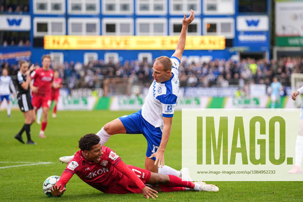 German Soccer, 3rd Division, Matchday 11, Hänsch Arena, Emslandstadion, Meppen, Emsland District, Lower Saxony, SV Meppen vs. FC Würzburger Kickers Liam Omore (Würzburger Kickers), 17, vs. Jannic Ehlers (SV Meppen), 17