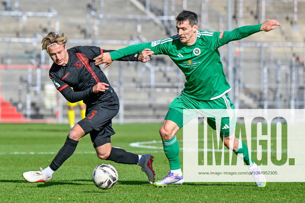 V li Ben Westermeier Unterhaching, 5 Ben Mueller Ansbach, 24 in a one-on-one, duel, tackle, dynamic, action, 24 10 2026, Unterhaching, Germany, soccer, Bavarian Regional League, SpVgg Unterhaching vs. SpVgg Ansbach