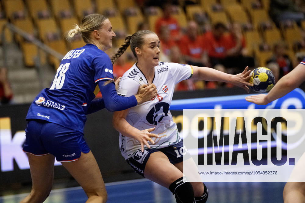 DENMARK Golden League Women’s Handball Norway Netherlands Norway’s Live Deila in action against the Netherlands’ Kelly Dulfer during the women’s Golden League handball match between Norway and the Netherlands at SJF Bank Arena in Odense on Saturday, October 24, 2026. Photo by Bo Amstrup, Ritzau Scanpix, Odense, Denmark, Mors