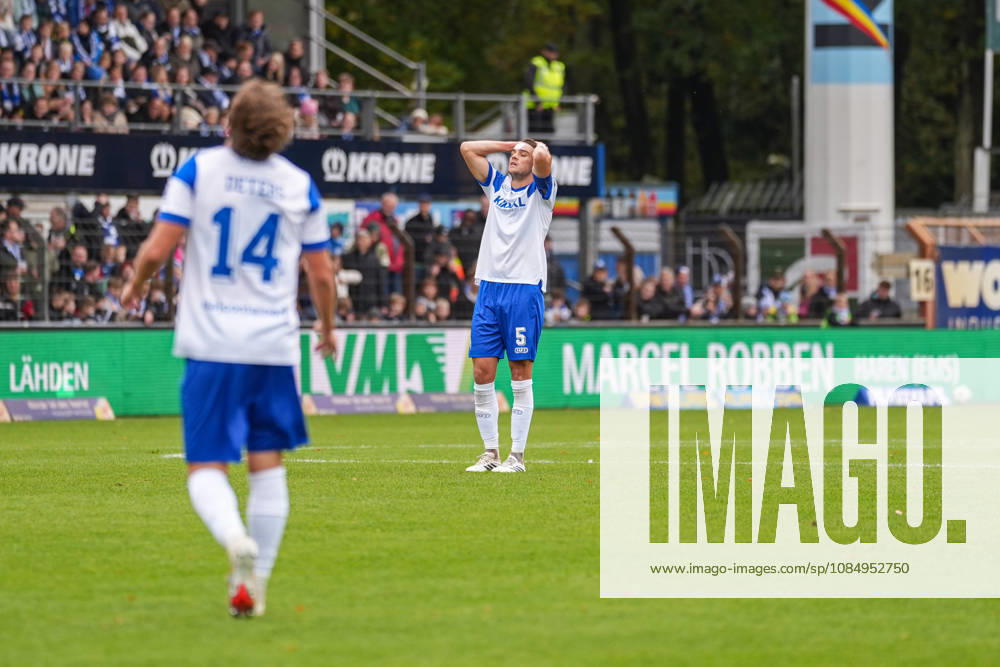 German Soccer, 3rd Division, Matchday 11, Hänsch Arena, Emslandstadion, Meppen, Emsland District, Lower Saxony, SV Meppen vs. FC Würzburger Kickers; Jonas Fedl (SV Meppen) can t believe it s 5