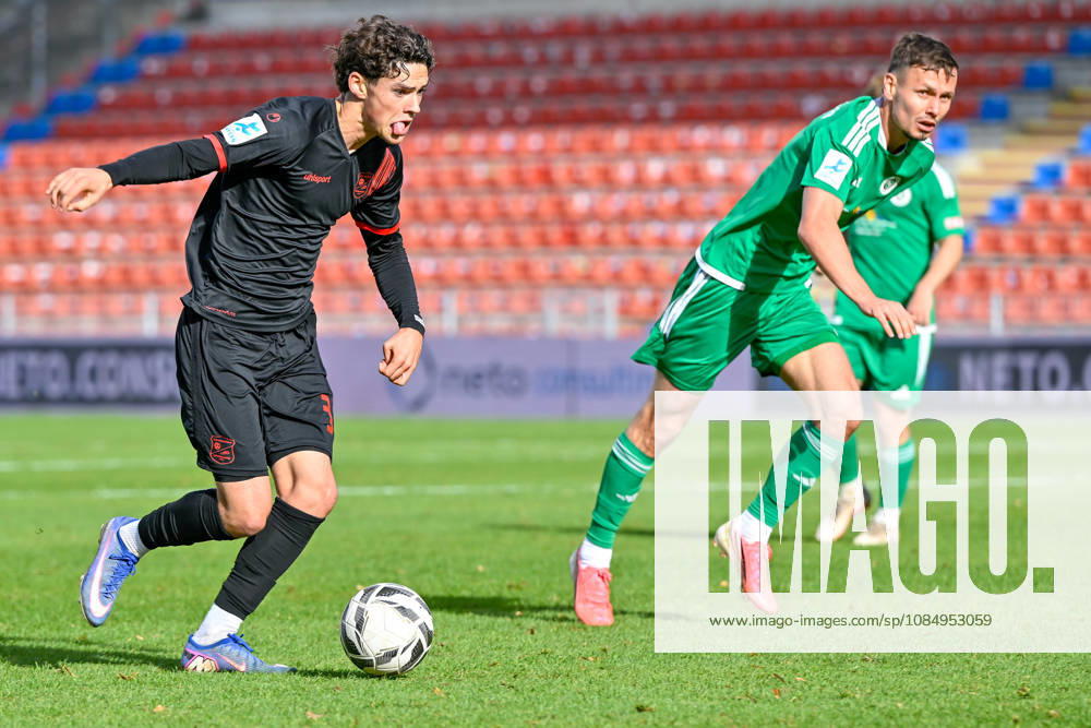 From left: Constantin Strunz (Unterhaching), 38; Tobias Dietrich (Ansbach), 6; in a one-on-one battle, duel, tackle; dynamic, action, 24, 10, 2026, Unterhaching, Germany, soccer, Bavarian Regional League, SpVgg Unterhaching vs. SpVgg Ansbach