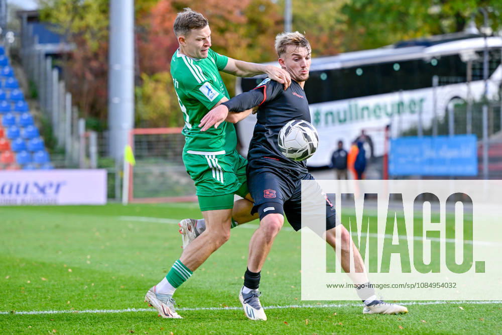 From left: Riko Manz (Ansbach), 29; Andy Breuer (Unterhaching), 26; in a one-on-one battle, duel, tackle, dynamic, action, 24 10 2026, Unterhaching, Germany, soccer, Bavarian Regional League, SpVgg Unterhaching vs. SpVgg Ansbach