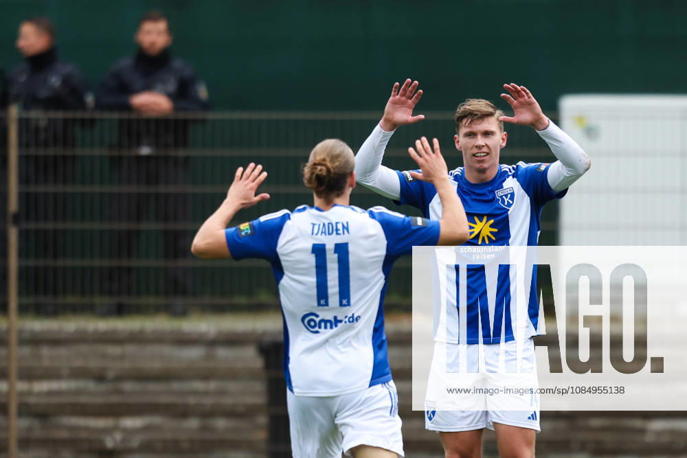 Soccer, Men s, Regionalliga Nord, Matchday 15, SV Werder Bremen II vs. BSV Kickers Emden: Luc Ihorst celebrates the 1–2 goal (No. 14), BSV Kickers Emden with Matti Tjaden (No. 11), BSV Kickers Emden