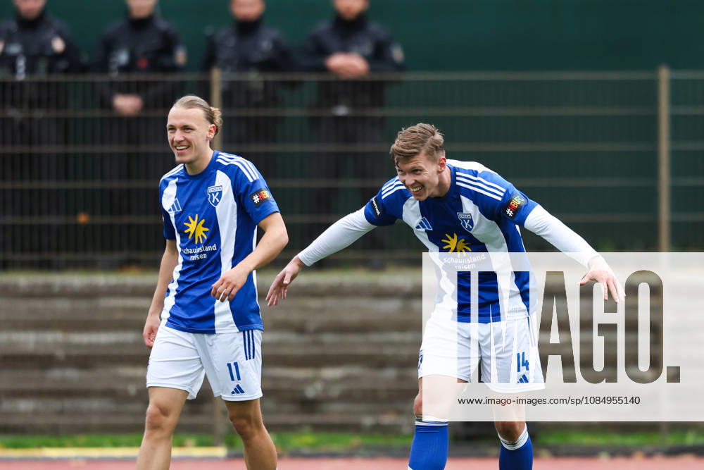 Soccer, Men s, Regionalliga Nord, Matchday 15, SV Werder Bremen II vs. BSV Kickers Emden: Luc Ihorst celebrates the 1–2 goal (No. 14), BSV Kickers Emden with Matti Tjaden (No. 11), BSV Kickers Emden