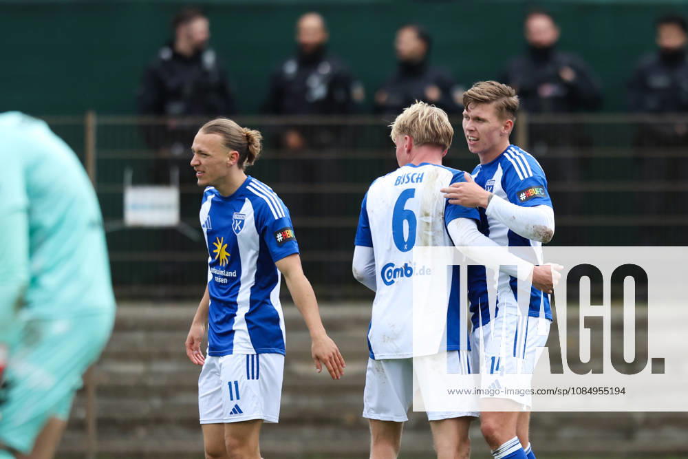 Soccer, Men s, Regionalliga Nord, Matchday 15, SV Werder Bremen II vs. BSV Kickers Emden: Luc Ihorst celebrates the 1–2 goal (No. 14), BSV Kickers Emden with Matti Tjaden (No. 11), and Moritz Busch (No. 6) of BSV Kickers Emden