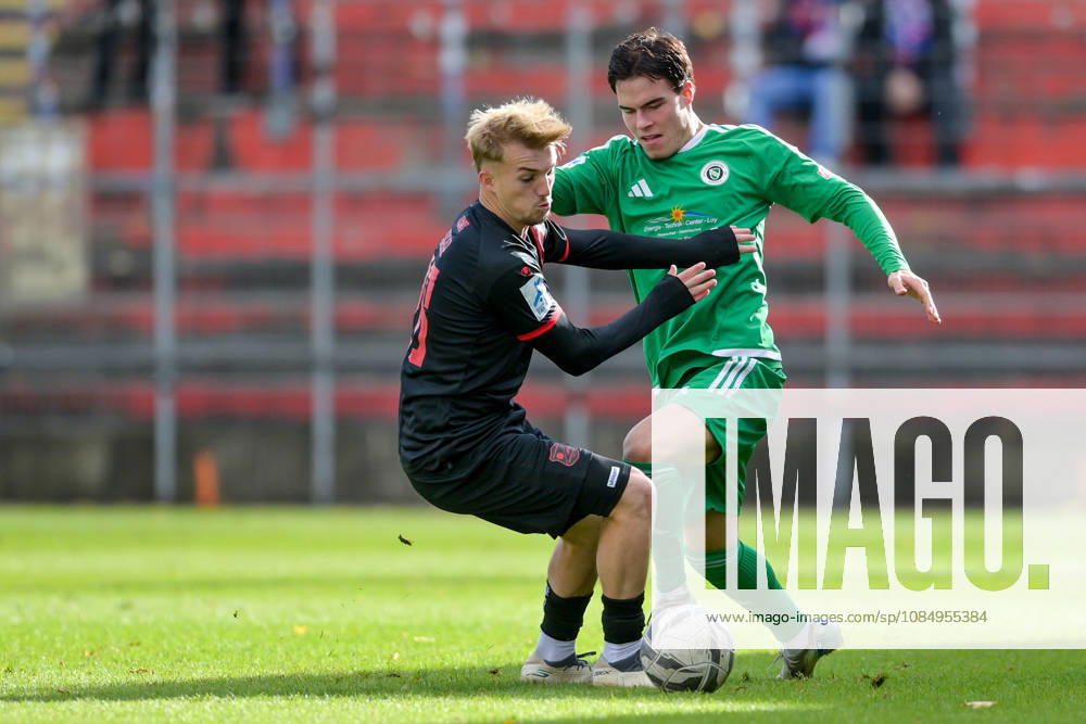 From left: Andy Breuer (Unterhaching), 26; Leon Stauber (Ansbach), 27; in a one-on-one battle, duel, tackle, dynamic, action, 24 10 2026, Unterhaching, Germany, soccer, Bavarian Regional League, SpVgg Unterhaching vs. SpVgg Ansbach