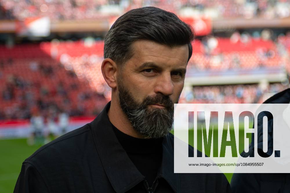 Miron Muslic, Head Coach, FC Schalke 04 mm, 1. FC Köln vs. FC Schalke 04, Soccer, 1st Bundesliga, Matchday 7, October 24, 2026. DFB and DFL regulations prohibit any use of photographs as image sequences and or quasi-video. Cologne, North Rhine-Westphalia, Germany