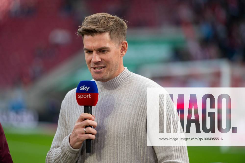 Somon Terrode, Sky commentator, 1. FC Köln vs. FC Schalke 04, soccer, Bundesliga, Matchday 7, October 24, 2026. DFB and DFL regulations prohibit any use of photographs as image sequences and or quasi-video. Cologne, North Rhine-Westphalia, Germany