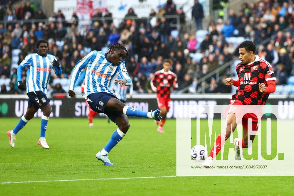 Sidiki Chà rif of Coventry City shoots. Coventry City v Fulham, Premier League, Football, Coventry Building Society Arena, Coventry, UK - 24 Oct 2026Coventry Coventry Building Society Arena United Kingdom