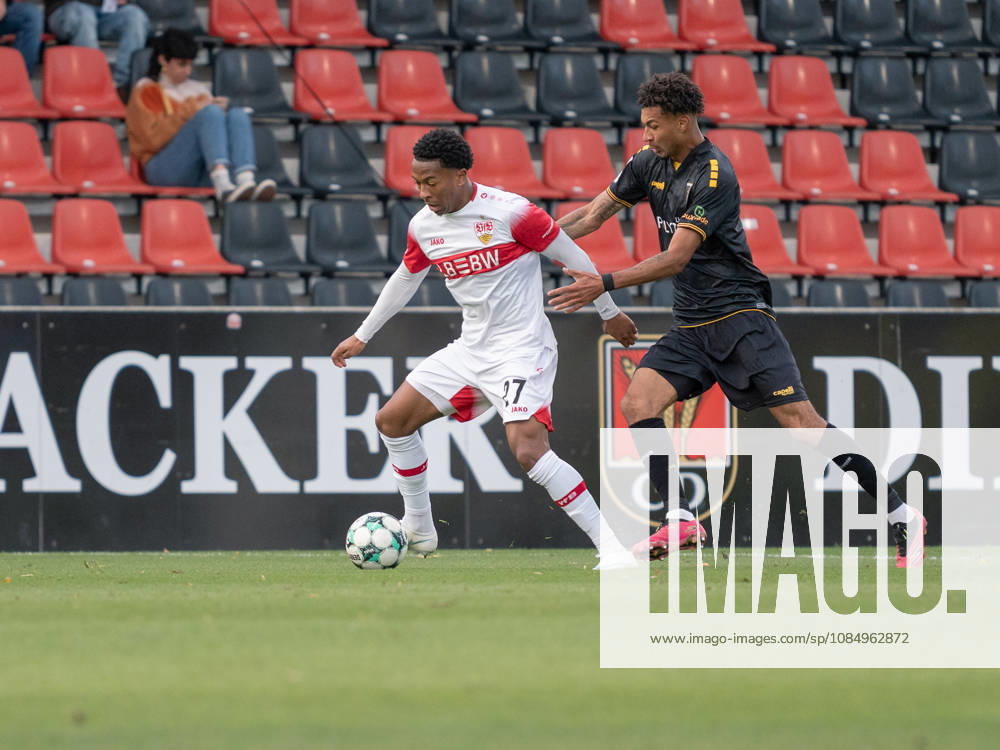 Tackle between Jarzinho Ataide Malanga (VfB Stuttgart II, 27) and Joel da Silva Kiala (TSV Alemannia Aachen, 37), running duel, sprint duel, ball possession, GER, soccer, VfB Stuttgart II vs. Alemannia Aachen, 3rd Division, Matchday 11, Aspach, 2026–2027 season, October 24, 2026, GER, soccer, VfB Stuttgart II vs. Alemannia Aachen, 3rd Division, Matchday 11, Aspach, 2026–2027 season, October 24, 2026, Aspach