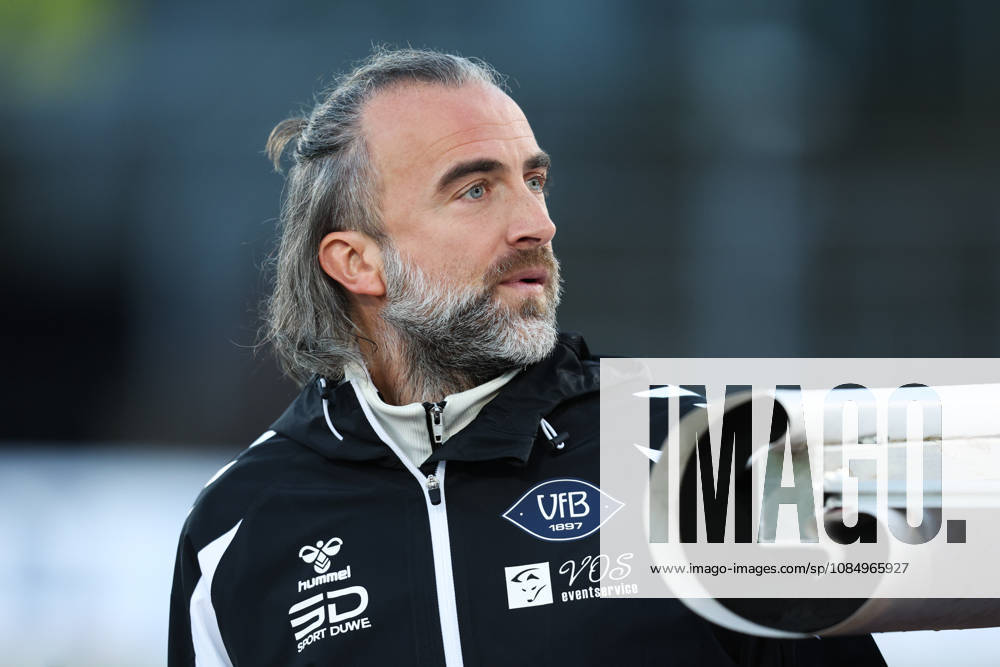 Soccer, Men s, Regionalliga Nord, Matchday 15, VfB Oldenburg vs. HSC Hannover; Coach Dario Fossi, VfB Oldenburg