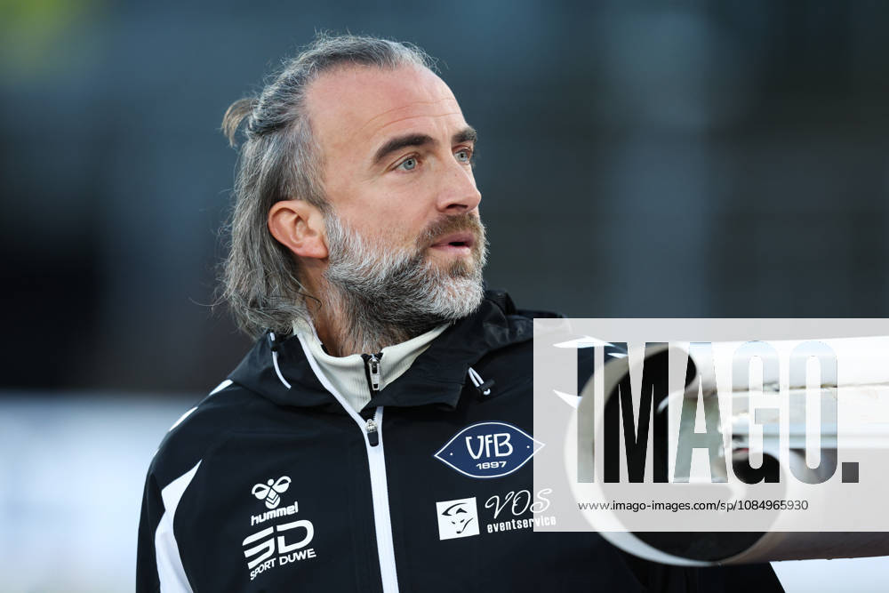 Soccer, Men s, Regionalliga Nord, Matchday 15, VfB Oldenburg vs. HSC Hannover; Coach Dario Fossi, VfB Oldenburg