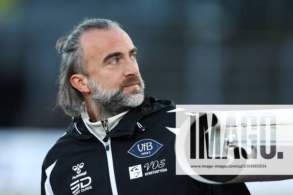 Soccer, Men s, Regionalliga Nord, Matchday 15, VfB Oldenburg vs. HSC Hannover; Coach Dario Fossi, VfB Oldenburg