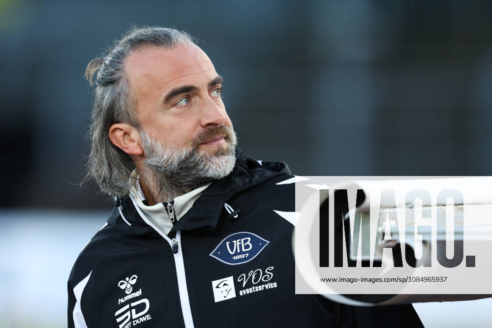 Soccer, Men s, Regionalliga Nord, Matchday 15, VfB Oldenburg vs. HSC Hannover; Coach Dario Fossi, VfB Oldenburg