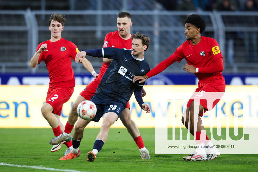 Soccer, Men s, Regionalliga Nord, Matchday 15, VfB Oldenburg vs. HSC Hannover, Marc Schröder (blue) No. 20, VfB Oldenburg in a tackle