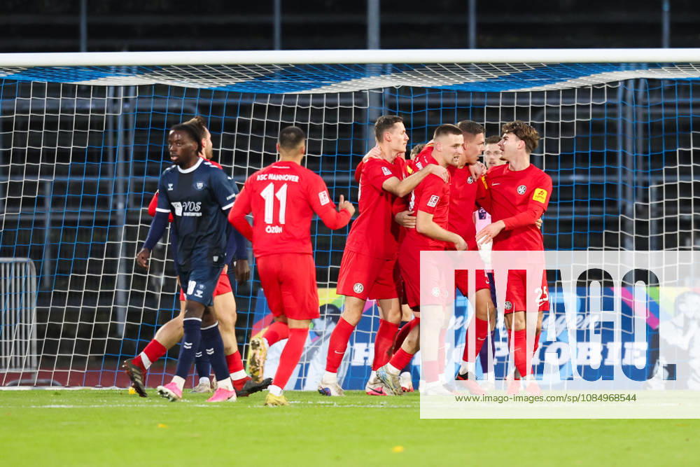 Soccer, Men s, Regionalliga Nord, Matchday 15, VfB Oldenburg vs. HSC Hannover: Celebration of the 0–1 goal by Fabian Weigel 4 HSC Hannover