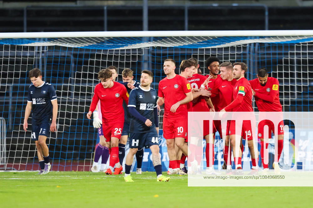 Soccer, Men s, Regionalliga Nord, Matchday 15, VfB Oldenburg vs. HSC Hannover: Celebration of the 0–1 goal by Fabian Weigel 4 HSC Hannover