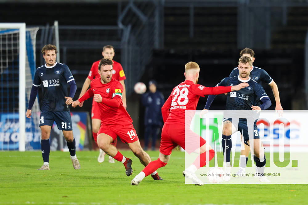Soccer, Men s, Regionalliga Nord, Matchday 15, VfB Oldenburg vs. HSC Hannover: Nico Mai (blue, No. 3) of VfB Oldenburg in a tackle with Jonas Lübke (No. 23) of HSC Hannover