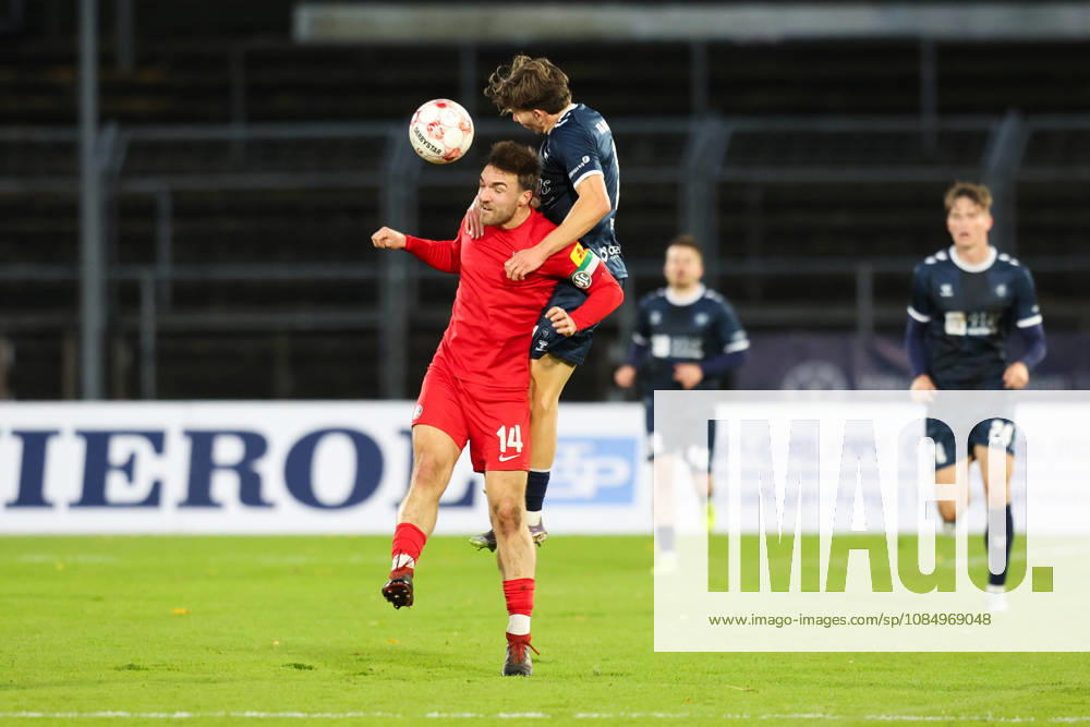 Soccer, Men s, Regionalliga Nord, Matchday 15, VfB Oldenburg vs. HSC Hannover; Nelio Hemberger (blue, No. 14) of VfB Oldenburg in a header duel with Marcel Langer (No. 14) of HSC Hannover