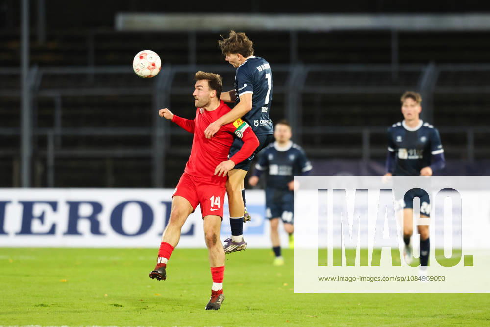 Soccer, Men s, Regionalliga Nord, Matchday 15, VfB Oldenburg vs. HSC Hannover; Nelio Hemberger (blue, No. 14) of VfB Oldenburg in a header duel with Marcel Langer (No. 14) of HSC Hannover
