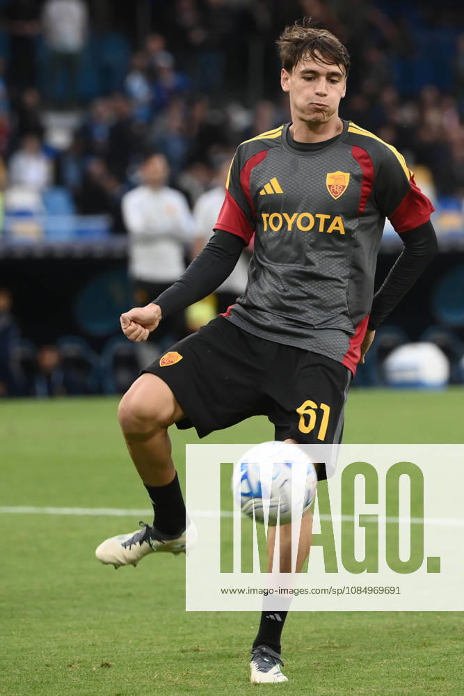 SSC Napoli v AS Roma - Serie A NAPLES, ITALY - OCTOBER 24: Roma s Niccolo Pisilli warms up prior of the Italian serie A football match between Napoli and Roma at Diego Armando Maradona stadium in Naples, Italy, on October 24, 2026. Isabella Bonotto Anadolu Naples Italy. Editorial use only. Please get in touch for any other usage.