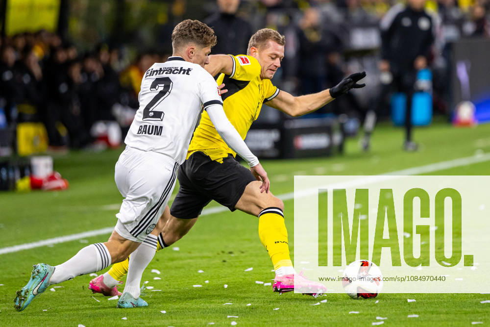 L R Elias Baum, Eintracht Frankfurt, 02, in a tackle with Julian Ryerson, Borussia Dortmund, 26, GER, Borussia Dortmund vs. Eintracht Frankfurt, Soccer, Bundesliga, Matchday 7, 2026–2027 season, October 24, 2026 DFL regulations prohibit any use of photographs as image sequences and or quasi-video GER, Borussia Dortmund vs. Eintracht Frankfurt, soccer, Bundesliga, Matchday 7, 2026–2027 season, October 24, 2026 Dortmund