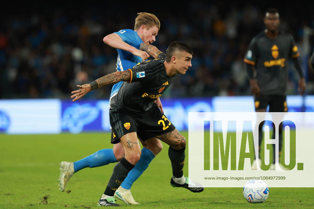Roma’s Gianluca Mancini fights for the ball with Napoli’s Kevin De Bruyne during the Serie A soccer match between Napoli and Roma at the Diego Armando Maradona Stadium in Naples, southern italy - Saturday , October 24, 2026. - Soccer .