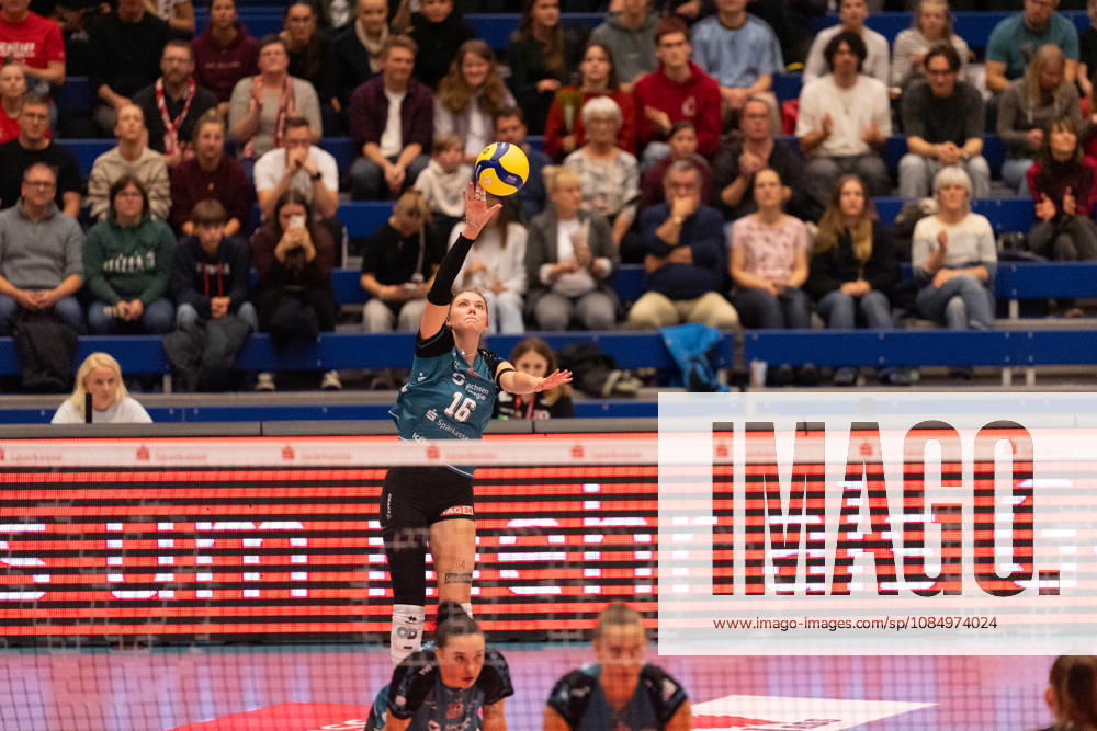 Pictured: Morgan Geddes serving, 16, Dresdner SC 24, October 10, 2026, Dresdner SC Binder Blaubären vs. TSV Flacht, DEKRA 1 Bundesliga Women, Volleyball, Germany, Dresden, Cyberport Arena