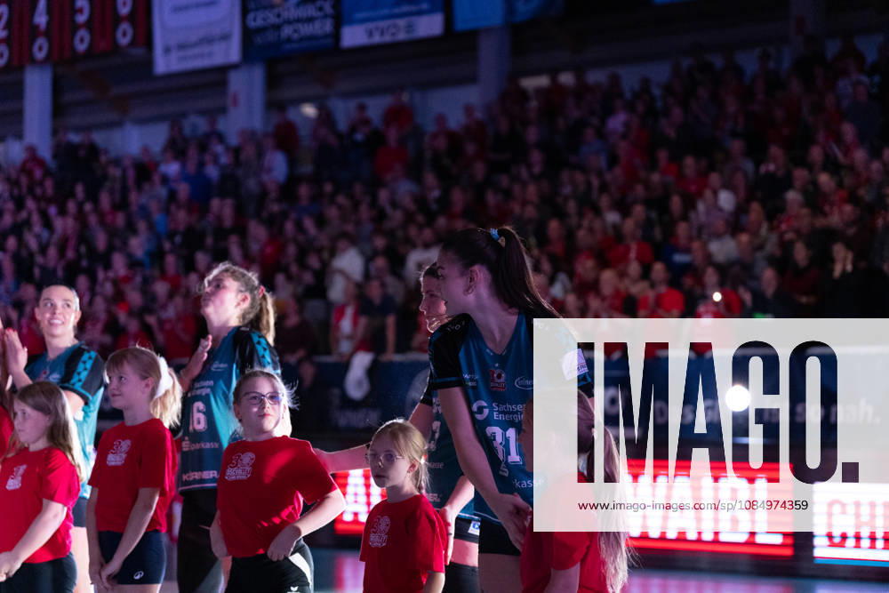 Pictured: Players entering the court—Florentine Rosemann 31, Dresdner SC 24, October 10, 2026; Dresdner SC Binder Blaubären vs. TSV Flacht; DEKRA 1 Bundesliga Women; Volleyball; Germany; Dresden; Cyberport Arena