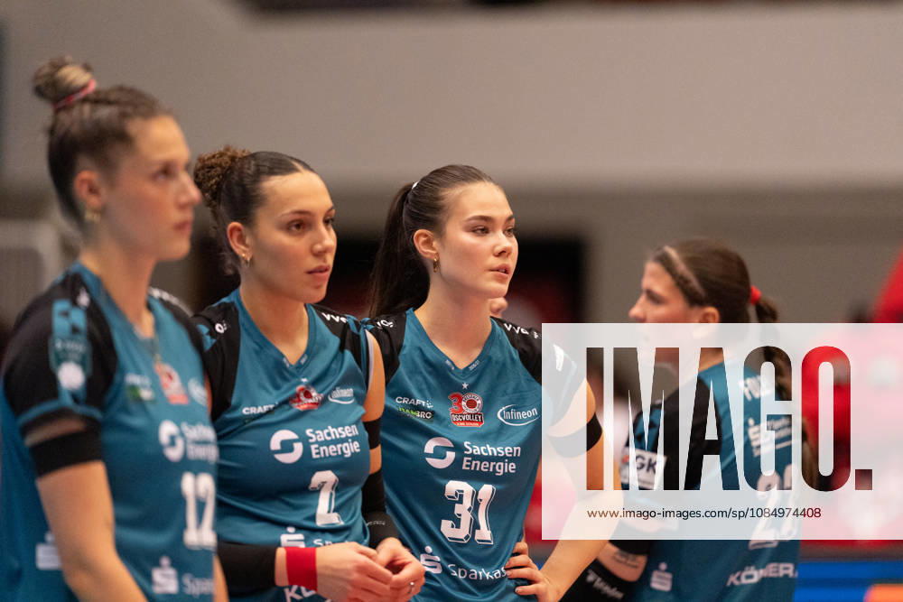 Pictured, from left: Mette Marleen Pfeffer 12, Dresdner SC; Raeven Chase 2, Dresdner SC; Florentine Rosemann 31, Dresdner SC; Mackenzie Foley 23, Dresdner SC; October 24, 2026, Dresdner SC Binder Blaubären TSV Flacht, DEKRA 1st Bundesliga Women, Volleyball, Germany, Dresden, Cyberport Arena