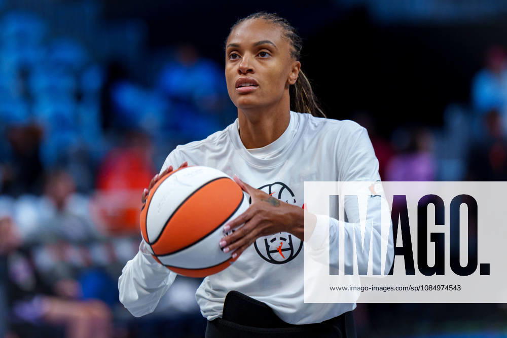Golden State Valkyries v Atlanta Dream ATLANTA, GA - OCTOBER 24: DeWanna Bonner 24 of the Atlanta Dream warms up before game four of the WNBA, Basketball Damen, USA Finals between Golden State Valkyries and Atlanta Dream at State Farm Arena on October 24, 2026 in Atlanta, Georgia. Atlanta State Farm Arena GA United States
