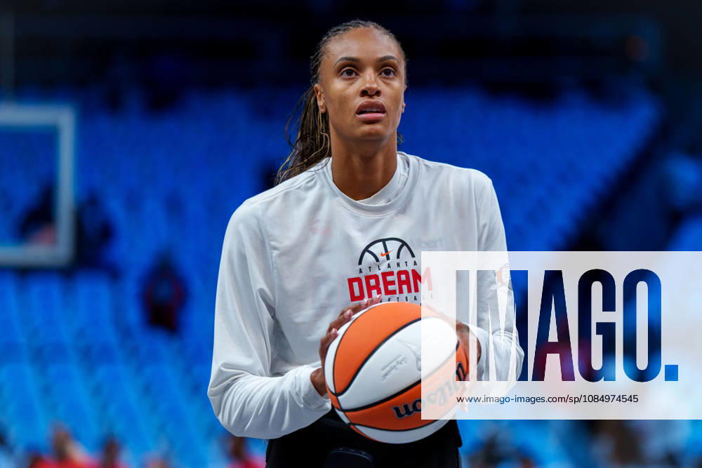 Golden State Valkyries v Atlanta Dream ATLANTA, GA - OCTOBER 24: DeWanna Bonner 24 of the Atlanta Dream warms up before game four of the WNBA, Basketball Damen, USA Finals between Golden State Valkyries and Atlanta Dream at State Farm Arena on October 24, 2026 in Atlanta, Georgia. Atlanta State Farm Arena GA United States