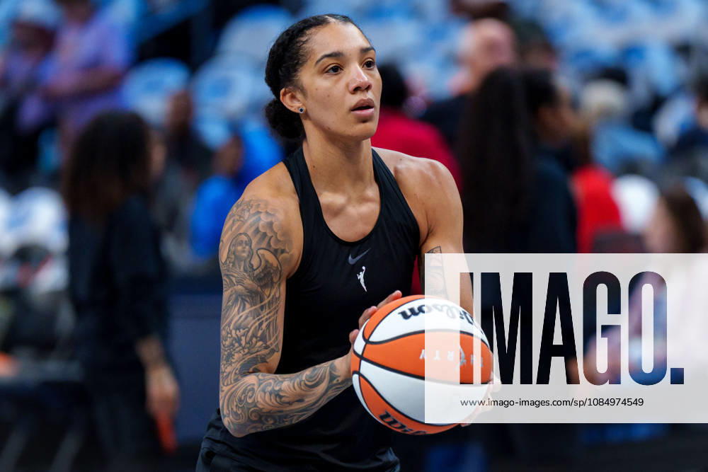 Golden State Valkyries v Atlanta Dream ATLANTA, GA - OCTOBER 24: Gabby Williams 1 of the Golden State Valkyries warms up before game four of the WNBA, Basketball Damen, USA Finals between Golden State Valkyries and Atlanta Dream at State Farm Arena on October 24, 2026 in Atlanta, Georgia. Atlanta State Farm Arena GA United States