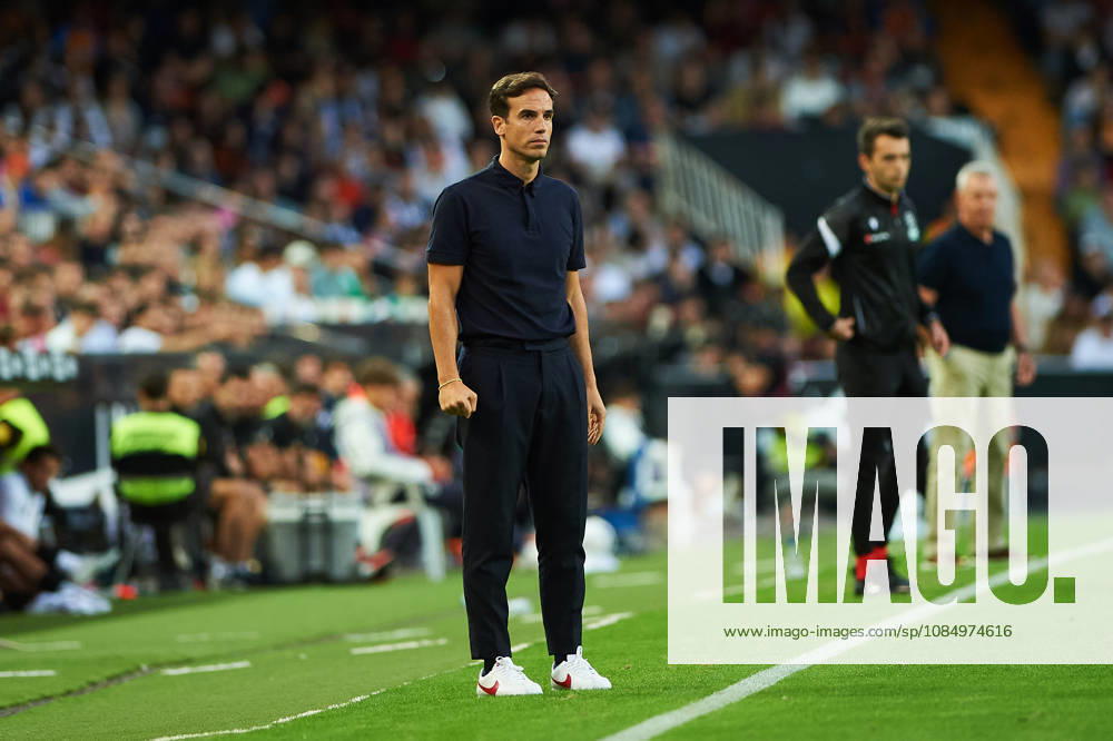 Head Coach Inigo Perez of Villarreal CF during the LaLiga EA Sports match between Valencia CF and Villarreal CF at Mestalla on October 24, 2026, in Valencia, Spain