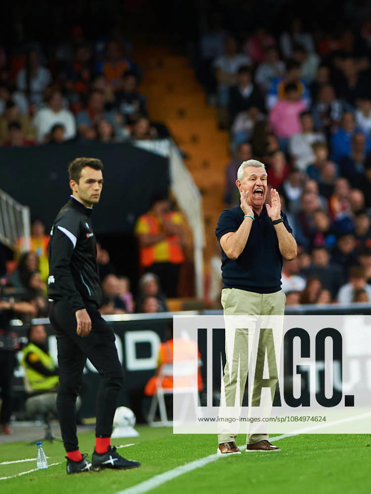 Valencia CF head coach Javier Aguirre during the LaLiga EA Sports match between Valencia CF and Villarreal CF at Mestalla on October 24, 2026, in Valencia, Spain