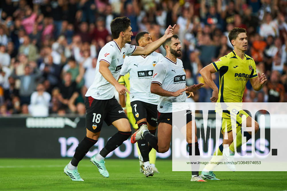 Pepelu Garcia Vaya of Valencia CF celebrates after scoring his team s first goal during the LaLiga EA Sports match between Valencia CF and Villarreal CF at Mestalla on October 24, 2026, in Valencia, Spain