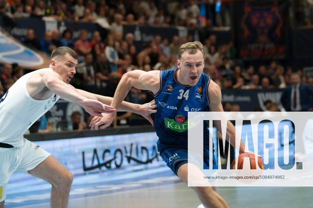 Borisa Simanic MBC, 22, Artur Konontsuk Rostock, 34, Syntainics MBC vs. Rostock Seawolves, BBL, Men s Basketball 1st Bundesliga, Matchday 6 of the 2026–27 season, October 24, 2026, Weißenfels Stadthalle, Saxony-Anhalt, Germany