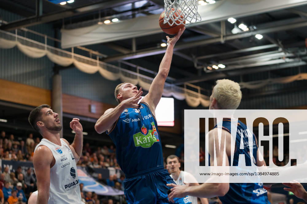 Jure Planinic MBC, 44, Artur Konontsuk Rostock, 34, Philipp Hartwich Rostock, 7, Syntainics MBC vs. Rostock Seawolves, BBL, Men s Basketball 1st Bundesliga, Matchday 6 of the 2026–27 season, October 24, 2026, Weißenfels Stadthalle, Saxony-Anhalt, Germany