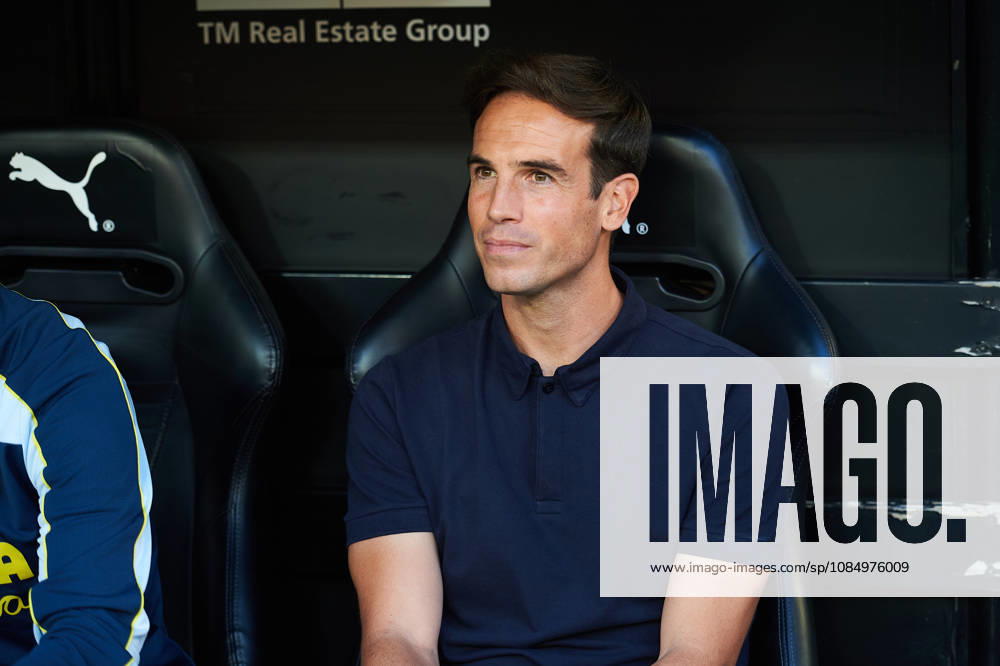 Head Coach Inigo Perez of Villarreal CF during the LaLiga EA Sports match between Valencia CF and Villarreal CF at Mestalla on October 24, 2026, in Valencia, Spain