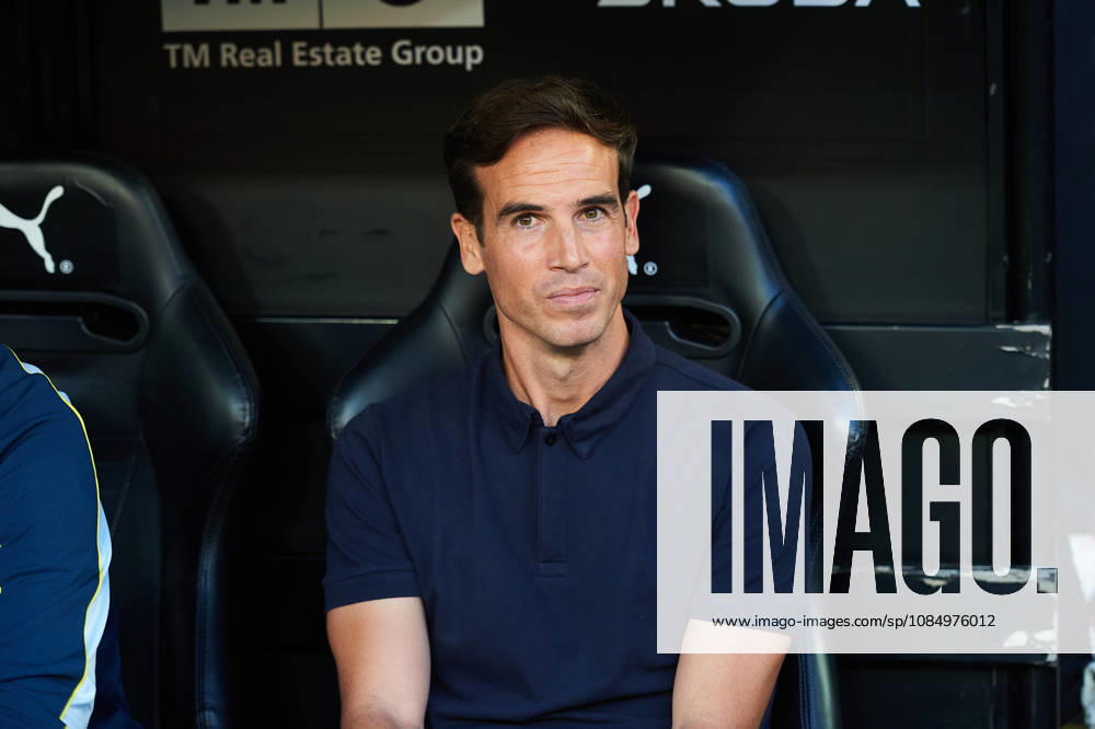 Head Coach Inigo Perez of Villarreal CF during the LaLiga EA Sports match between Valencia CF and Villarreal CF at Mestalla on October 24, 2026, in Valencia, Spain