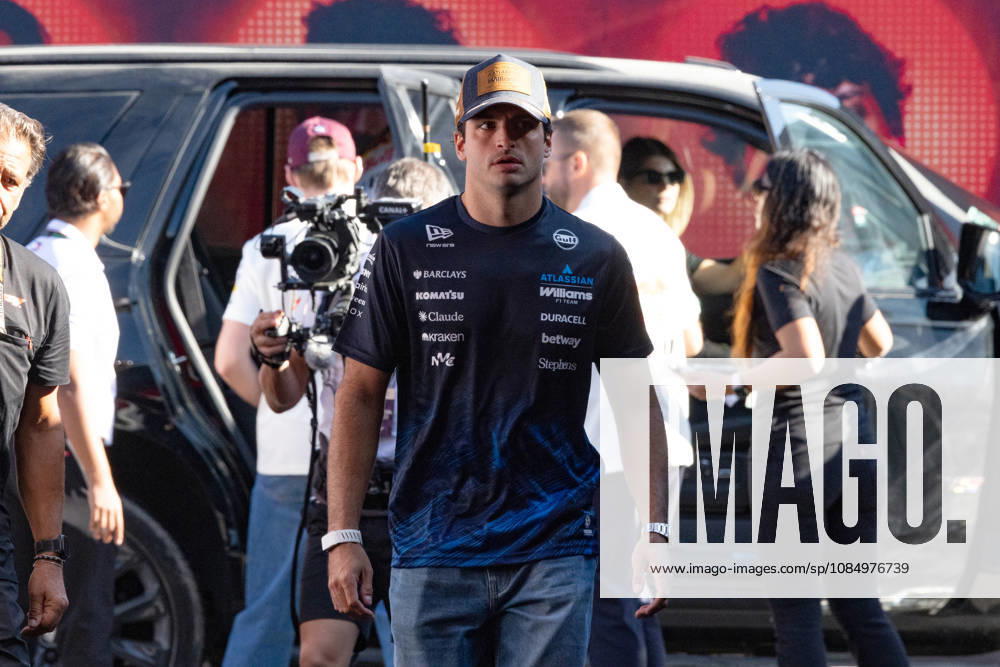 Spanish driver Carlos Sainz of Williams walks upon arrival at the Formula One United States Grand Prix at the Circuit of the Americas in Austin, Texas, USA, 24 October 2026. Formula One Grand Prix in the United States !ACHTUNG: NUR REDAKTIONELLE NUTZUNG!