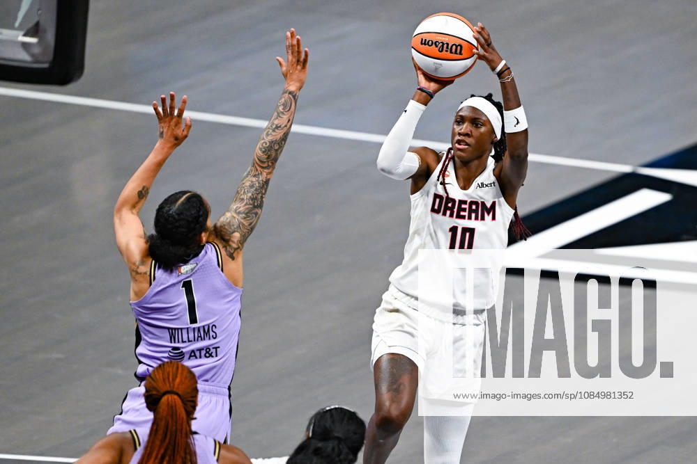 ATLANTA, GA - OCTOBER 24: Atlanta guard Rhyne Howard (10) shoots the ball Game Four of the WNBA, Basketball Damen, USA finals between the Golden State Valkyries and the Atlanta Dream on October 24th, 2026 at State Farm Arena in Atlanta, GA. (Photo by Rich von Biberstein Icon Sportswire) WNBA: OCT 24 Finals Golden State Valkyries at Atlanta Dream Icon261024009