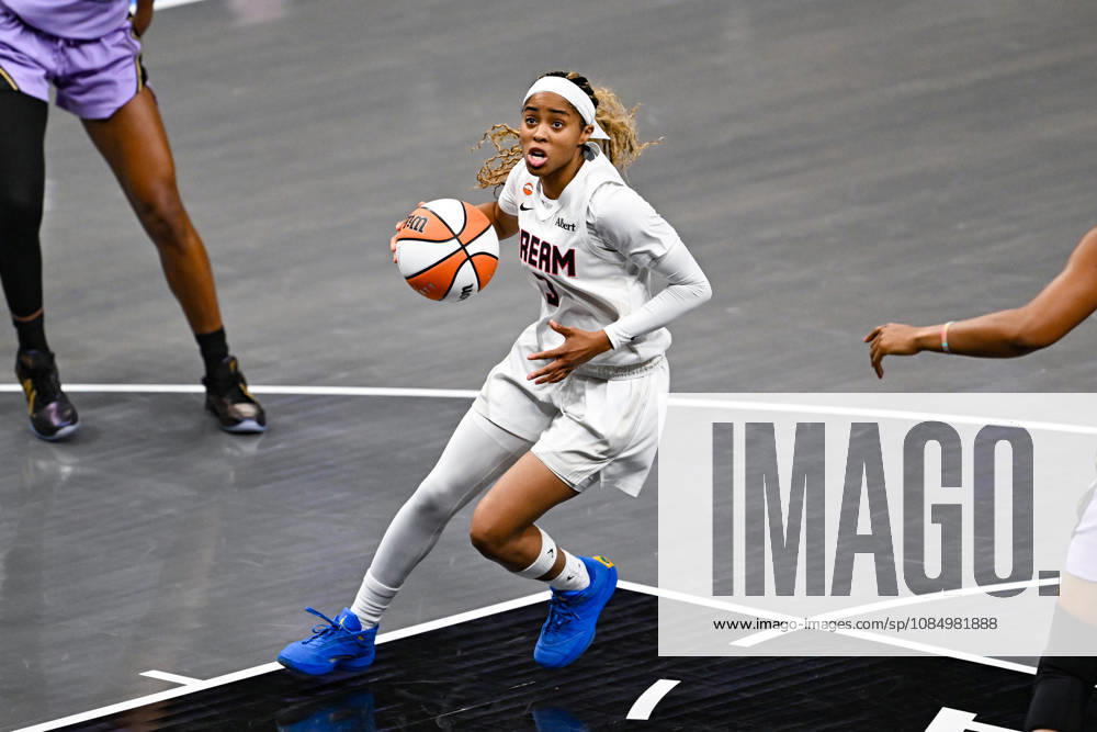 ATLANTA, GA - OCTOBER 24: Atlanta guard Jordin Canada (3) drives to the basket during Game Four of the WNBA, Basketball Damen, USA finals between the Golden State Valkyries and the Atlanta Dream on October 24th, 2026 at State Farm Arena in Atlanta, GA. (Photo by Rich von Biberstein Icon Sportswire) WNBA: OCT 24 Finals Golden State Valkyries at Atlanta Dream Icon261024017